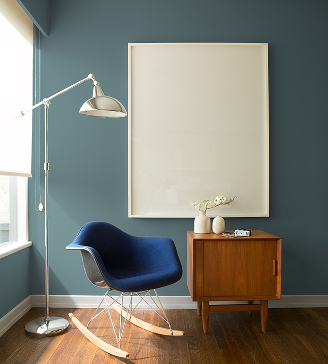 12_BenjaminMoore_ColorTrends_2021_BlueChair_AegeanTeal_676X751